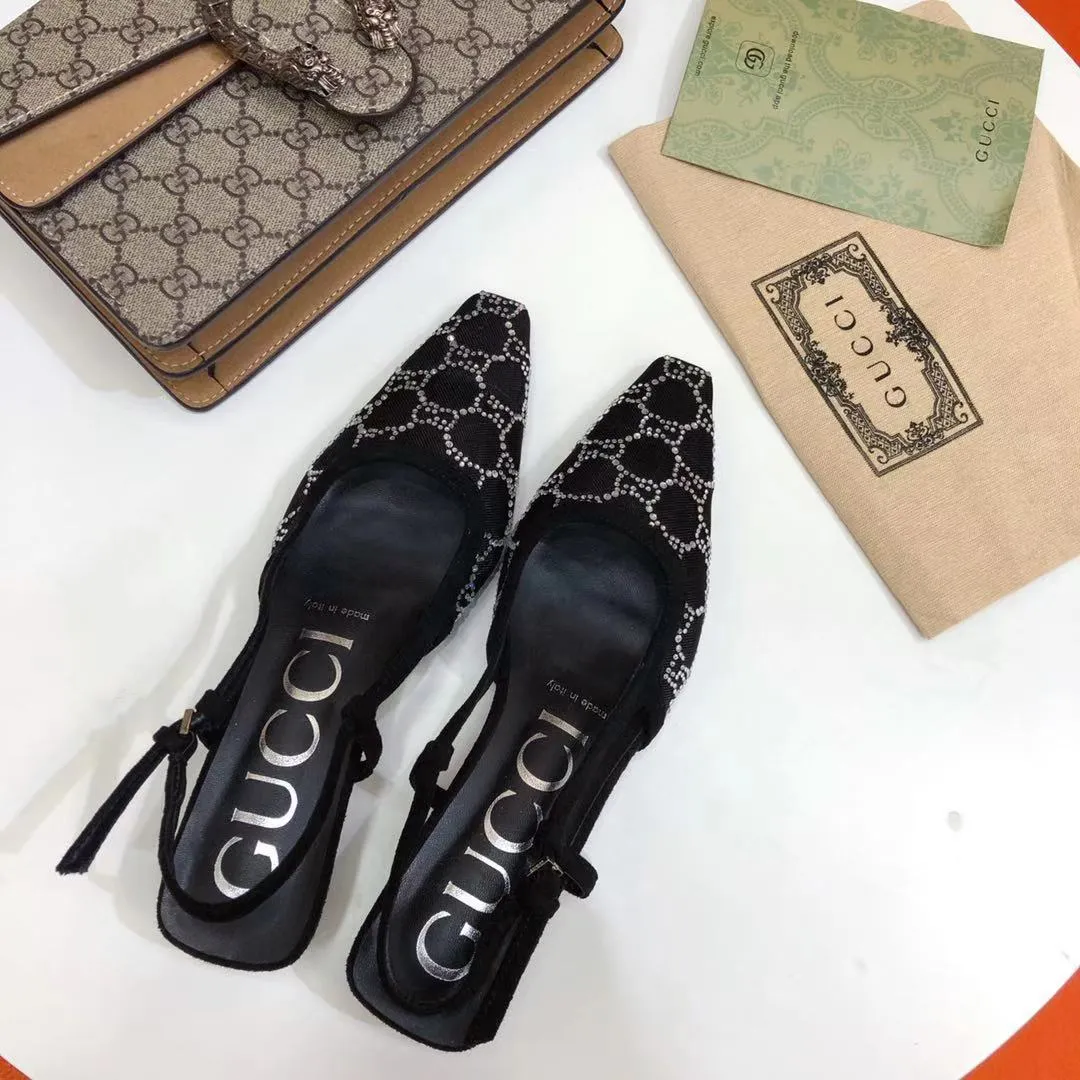 👟👟Ex-factory price 460👟👟 Gucci & Vintage 2025 spring new style second-hand original fabric/hot diamond mesh sandals, this series of sandals are so beautiful, you must buy them, Vintage things are like this, the longer they are, the more they taste👍🏻They are very elegant on the feet. Upper: Original Logo fabric Foot pads: Sheepskin Heel height: 4.5cm Sole: Genuine leather outsole Size: 34-41 (40 and 41 custom-made, non-refundable and non-exchangeable, with full set of packaging)
